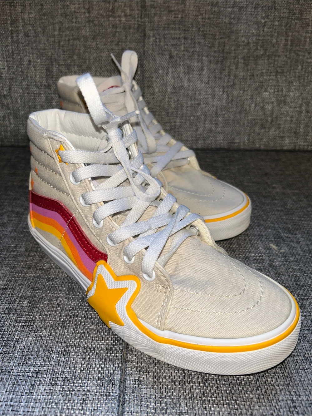 Vans SK8-Hi Rainbow Star Retro - High-Top Sneakers in White with Pink, Red an